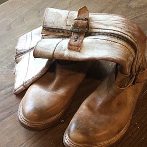 Perfect boots! Bed Stu, brown and white.... 😍